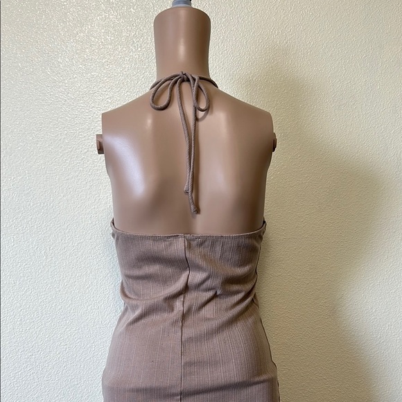 Forever 21- Elegant Tan Sleeveless Dress - Picture 5 of 5